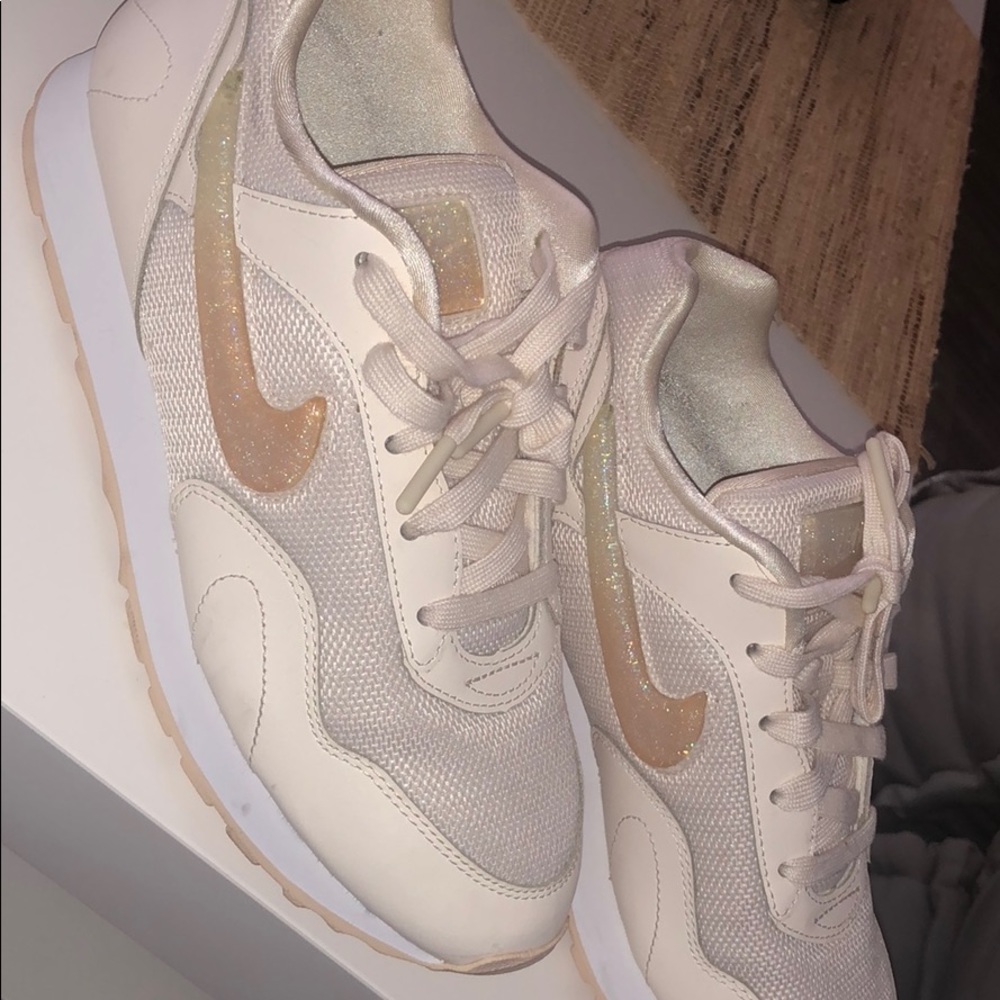 Shoes - Picture 3 of 6